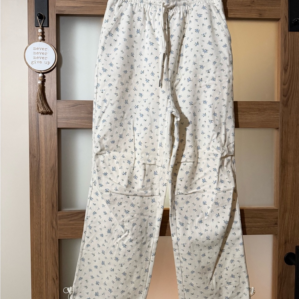 SOLD Women’s Wide Leg Floral Print Jeans - Cream with Blue Floral